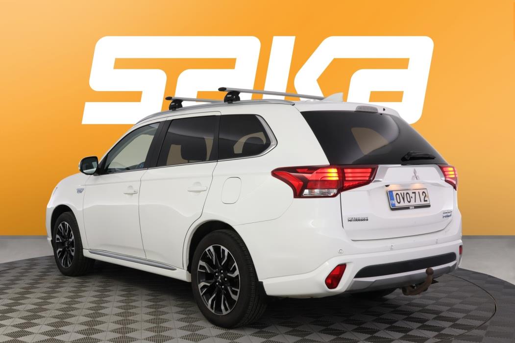 MITSUBISHI Outlander PHEV 2016