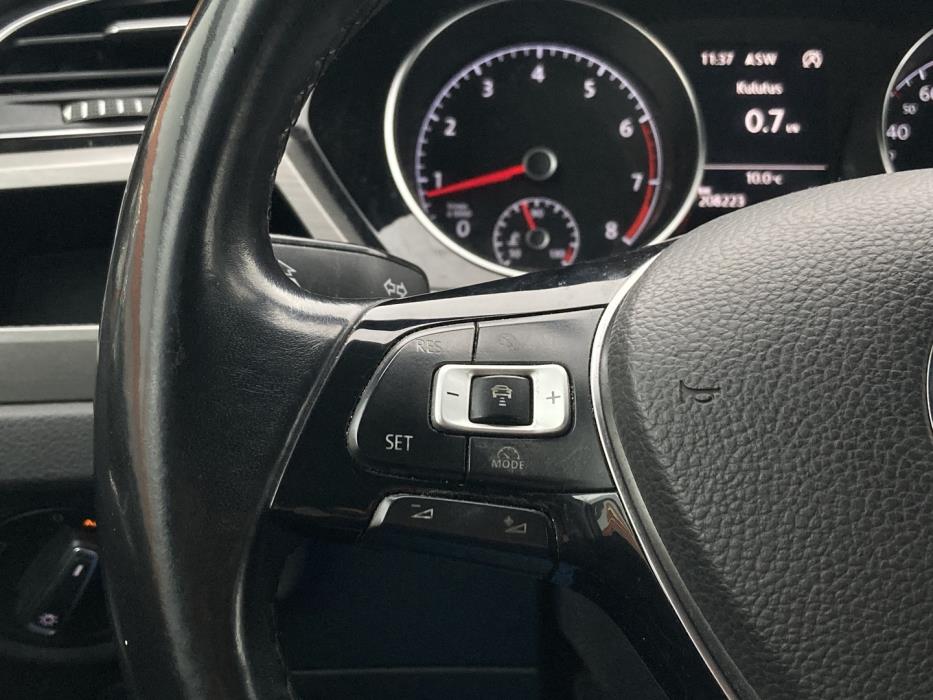 VOLKSWAGEN Touran 2017