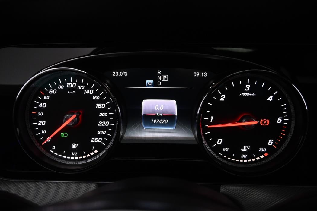 MERCEDES-BENZ E 2018