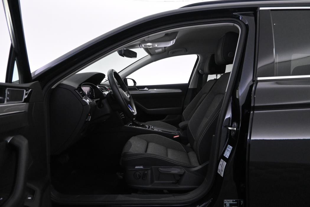 VOLKSWAGEN Passat 2023