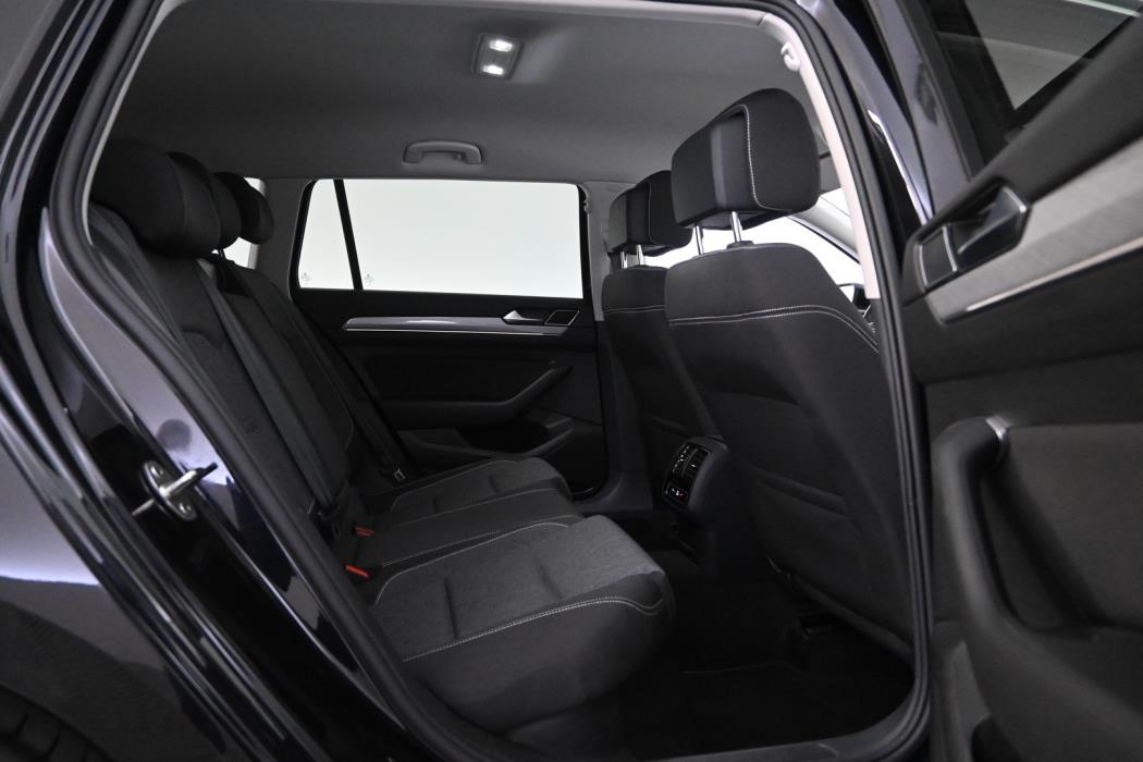 VOLKSWAGEN Passat 2023