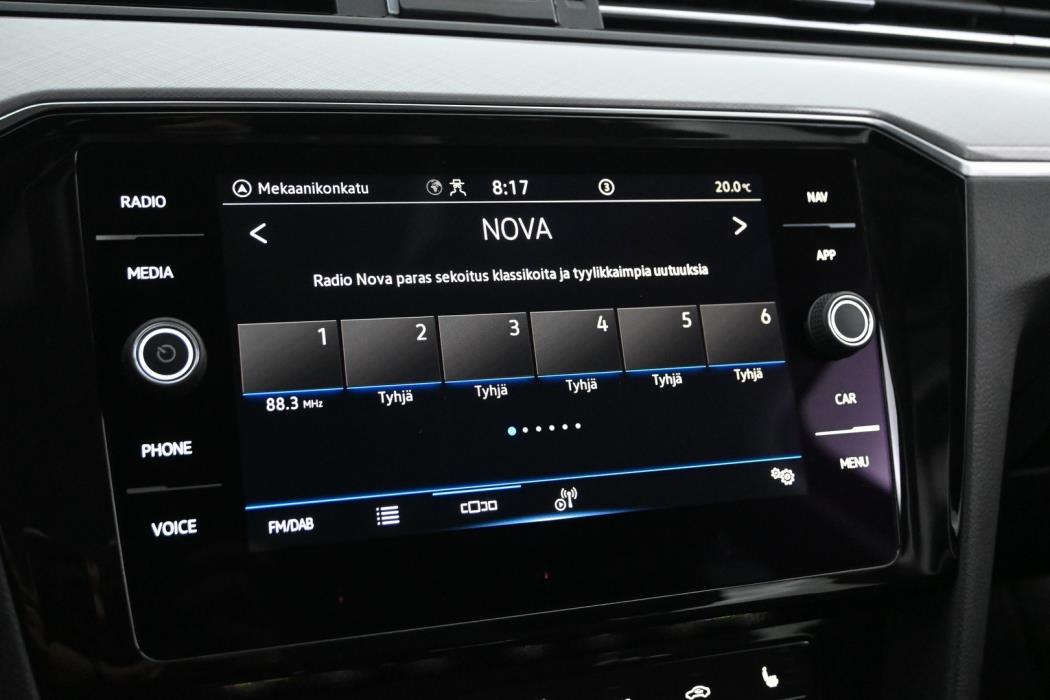 VOLKSWAGEN Passat 2023