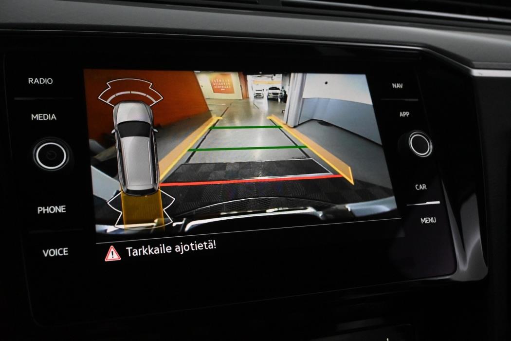 VOLKSWAGEN Passat 2023