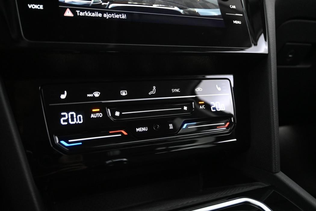 VOLKSWAGEN Passat 2023