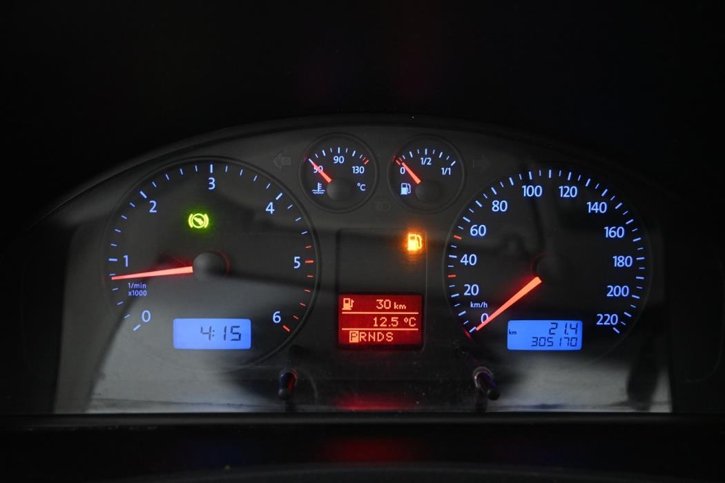 VOLKSWAGEN Transporter 2005