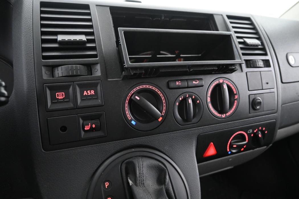 VOLKSWAGEN Transporter 2005