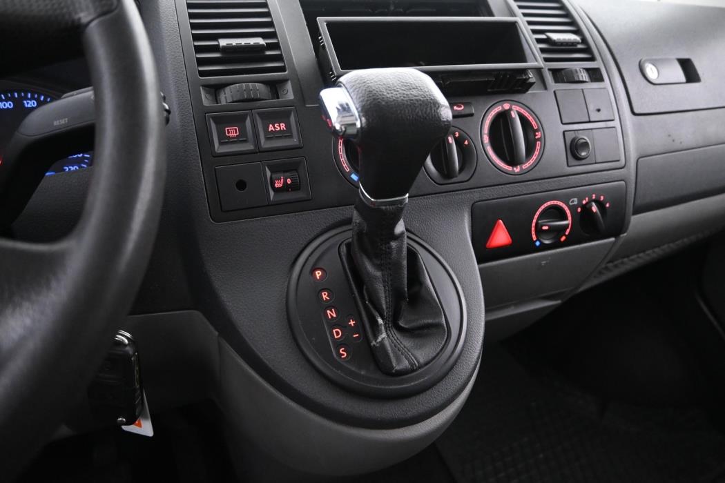 VOLKSWAGEN Transporter 2005