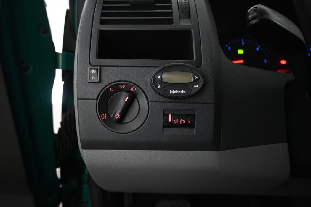 VOLKSWAGEN Transporter 2005