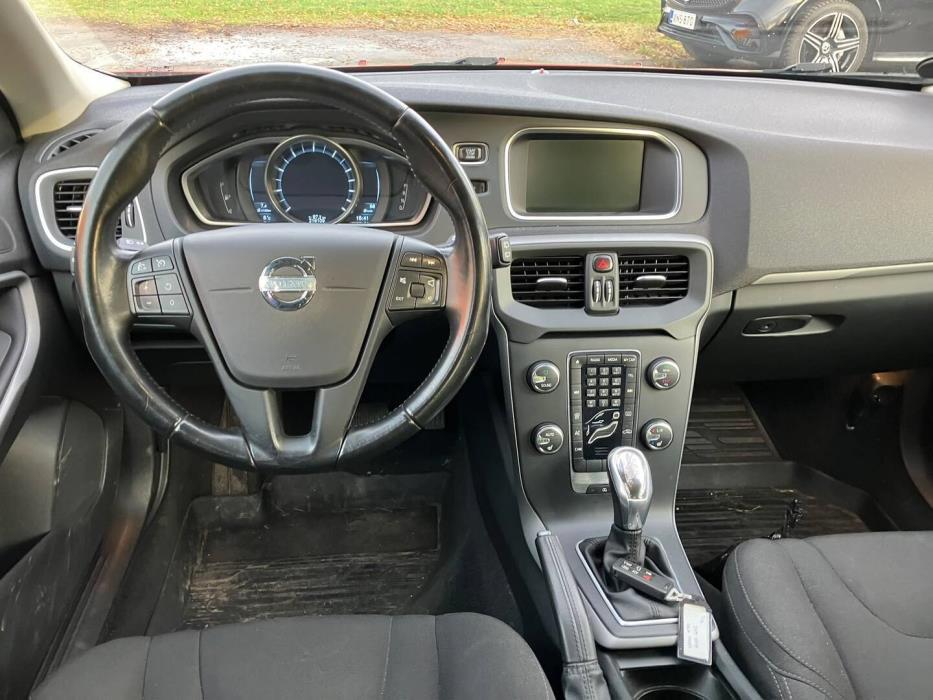 VOLVO V40 2013