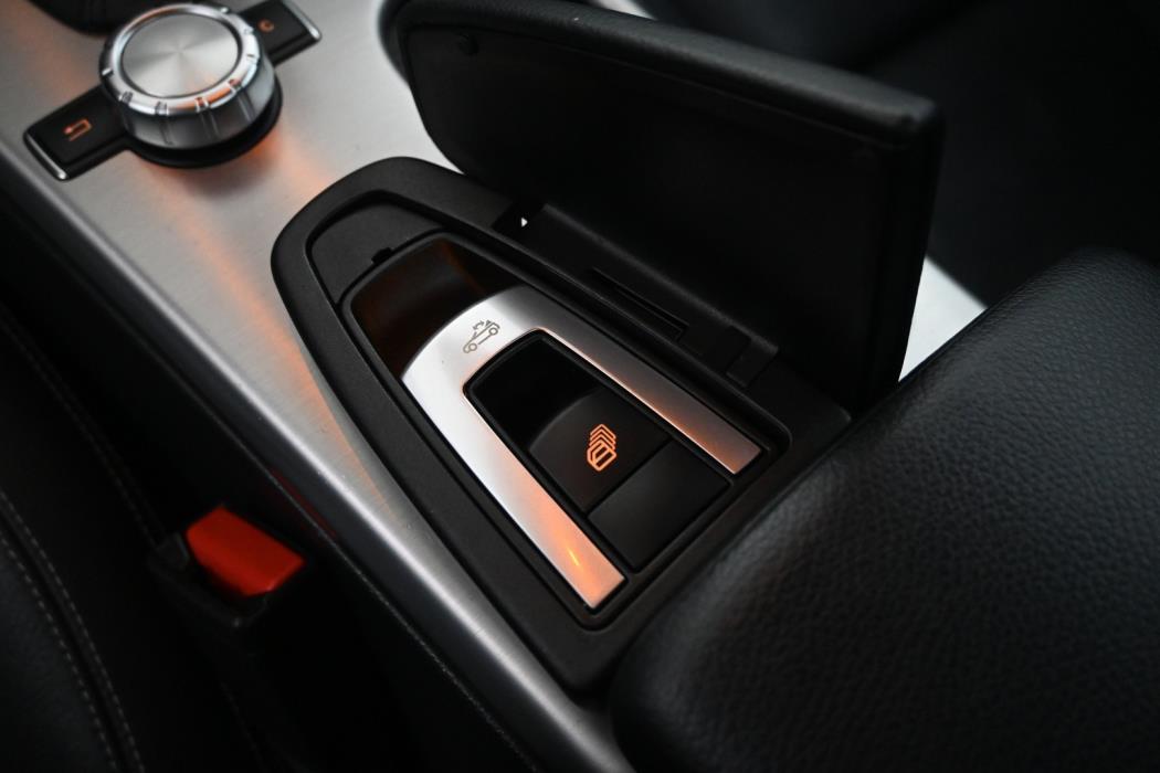 MERCEDES-BENZ SLK 2012