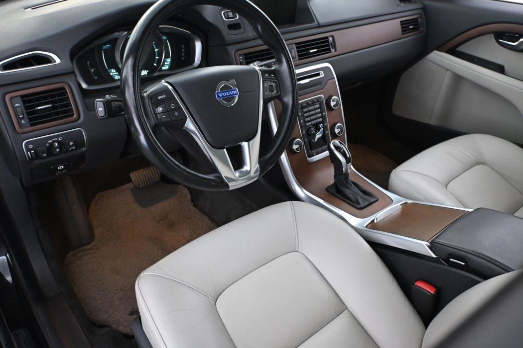 VOLVO V70 2014