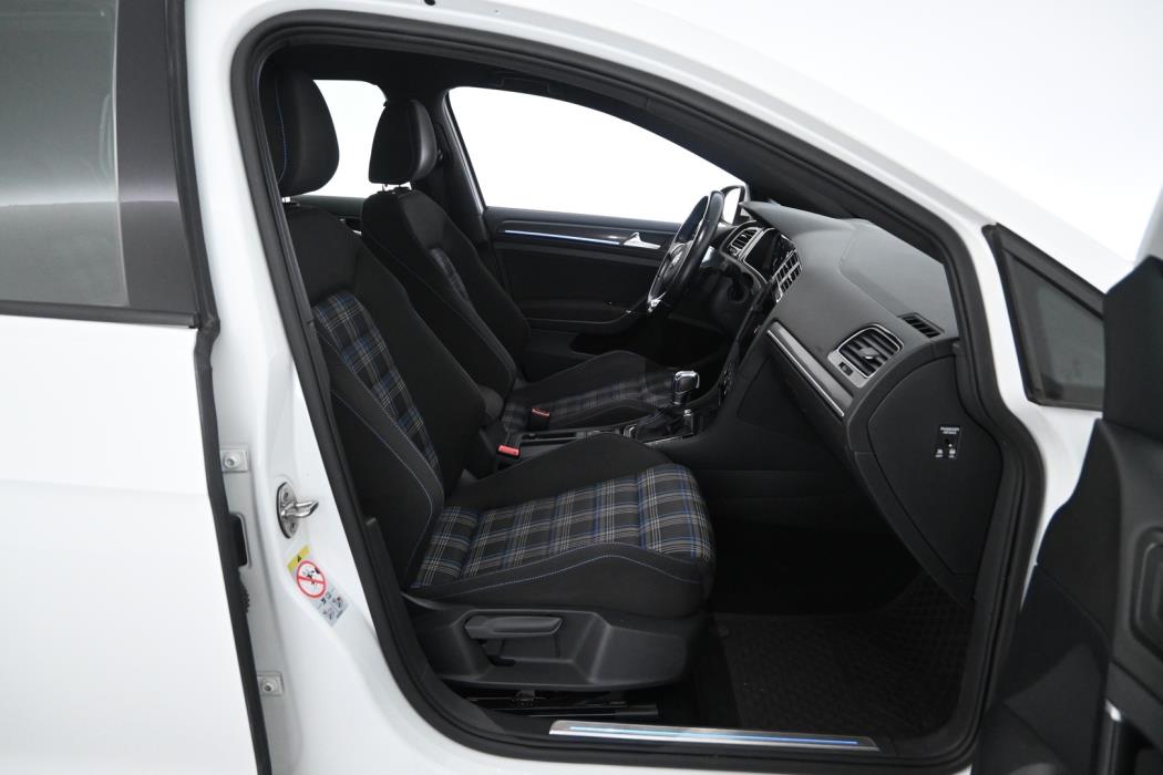 VOLKSWAGEN Golf 2018