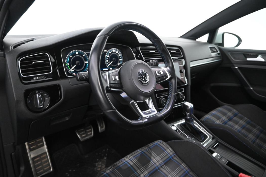 VOLKSWAGEN Golf 2018