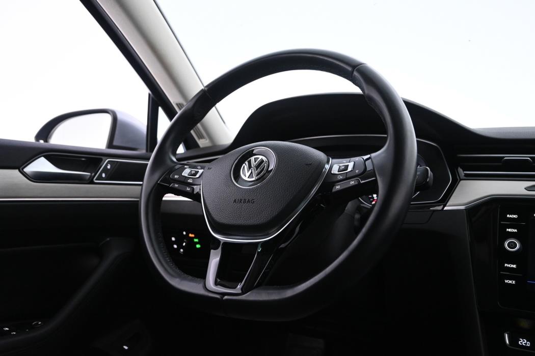 VOLKSWAGEN Passat 2018