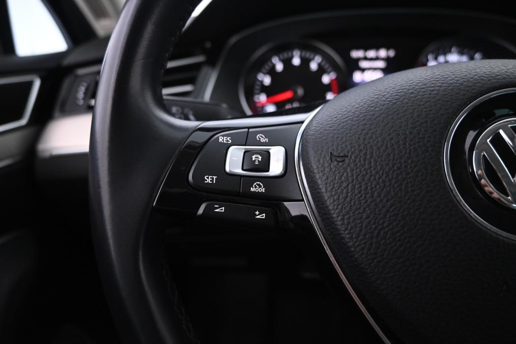 VOLKSWAGEN Passat 2018