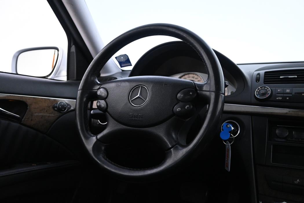 MERCEDES-BENZ E 2008