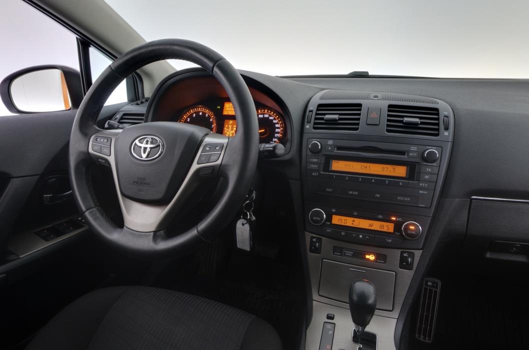 TOYOTA Avensis 2010