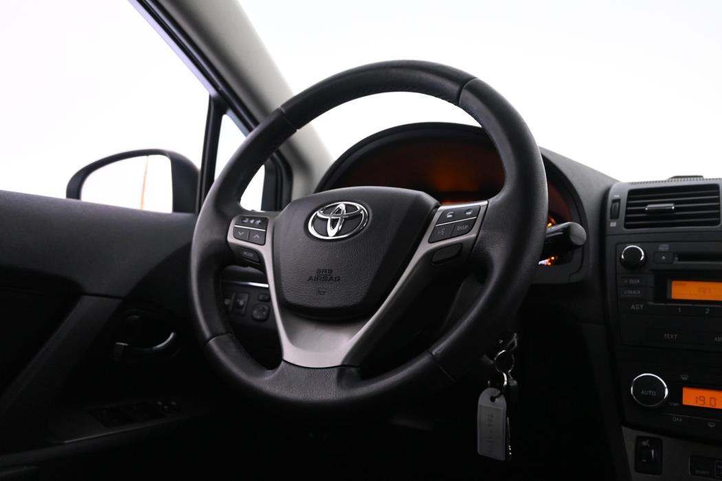 TOYOTA Avensis 2010