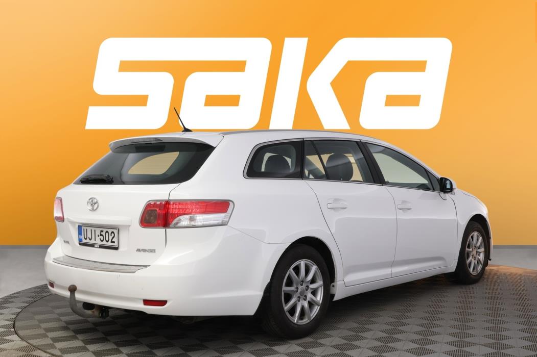 TOYOTA Avensis 2010