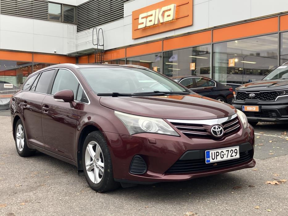 TOYOTA Avensis 2012