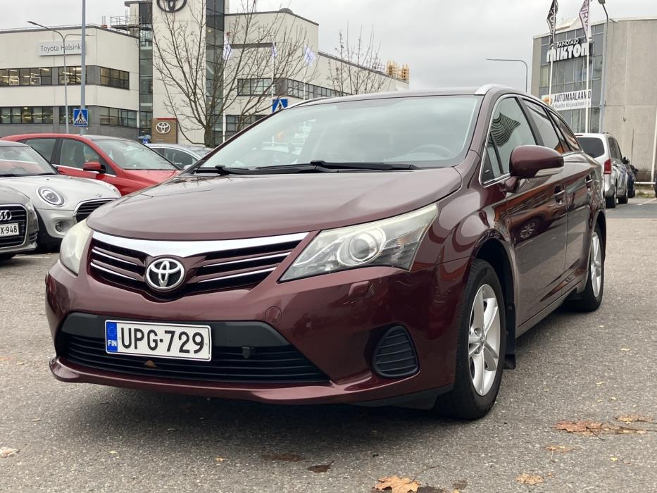 TOYOTA Avensis 2012