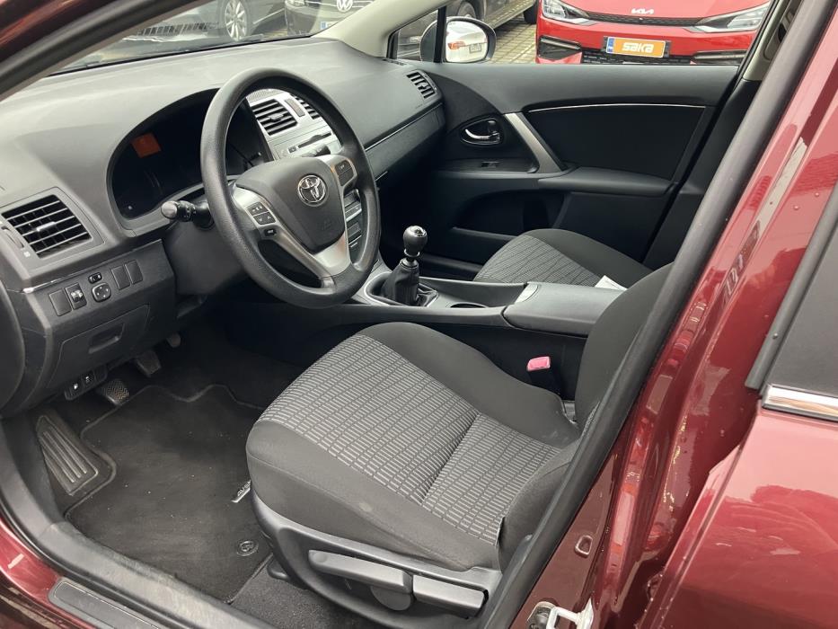 TOYOTA Avensis 2012