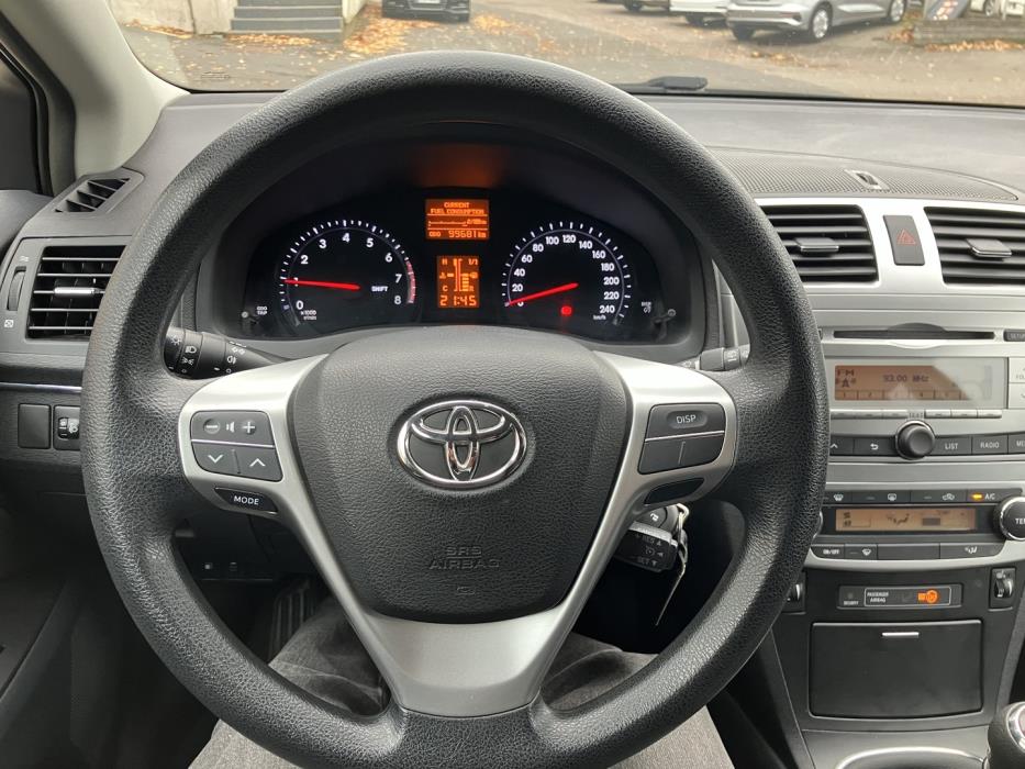 TOYOTA Avensis 2012
