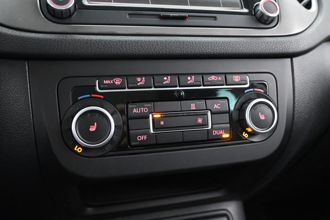 VOLKSWAGEN Tiguan 2011