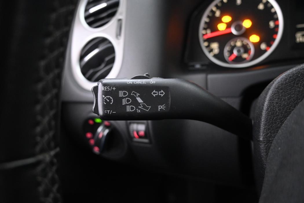 VOLKSWAGEN Tiguan 2011