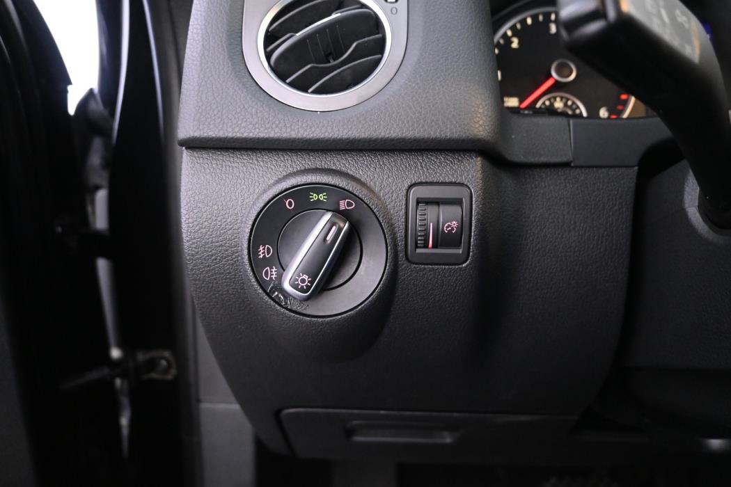 VOLKSWAGEN Tiguan 2011