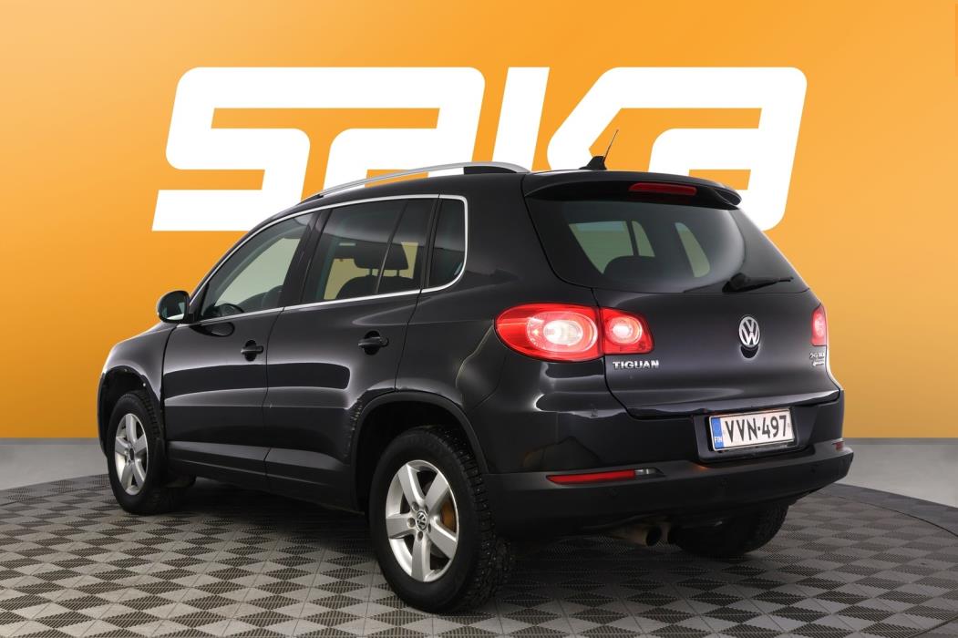 VOLKSWAGEN Tiguan 2011