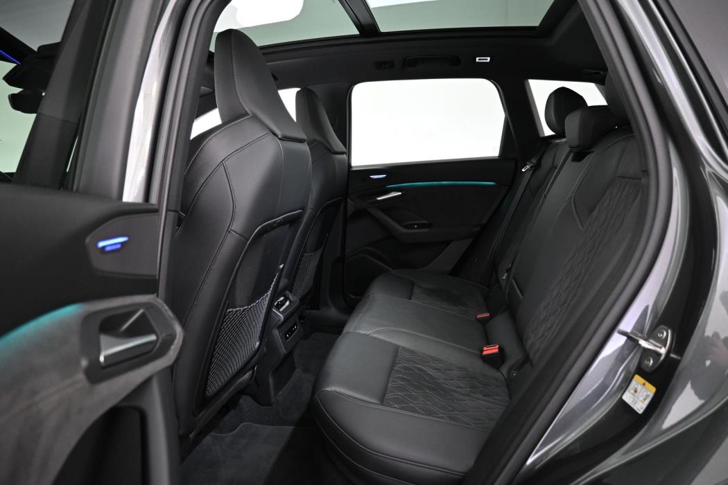 AUDI Q6 e-tron 2024