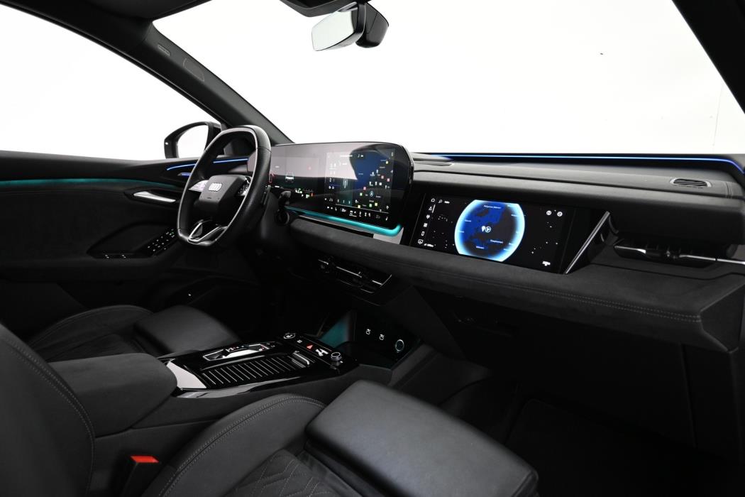 AUDI Q6 e-tron 2024