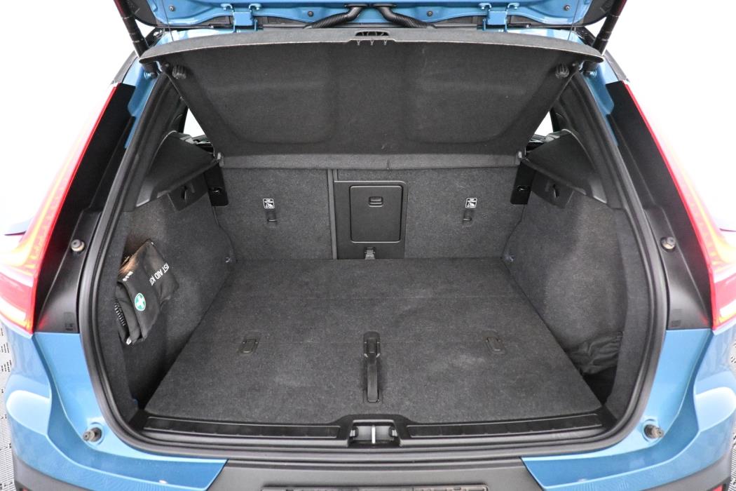 VOLVO XC40 2023
