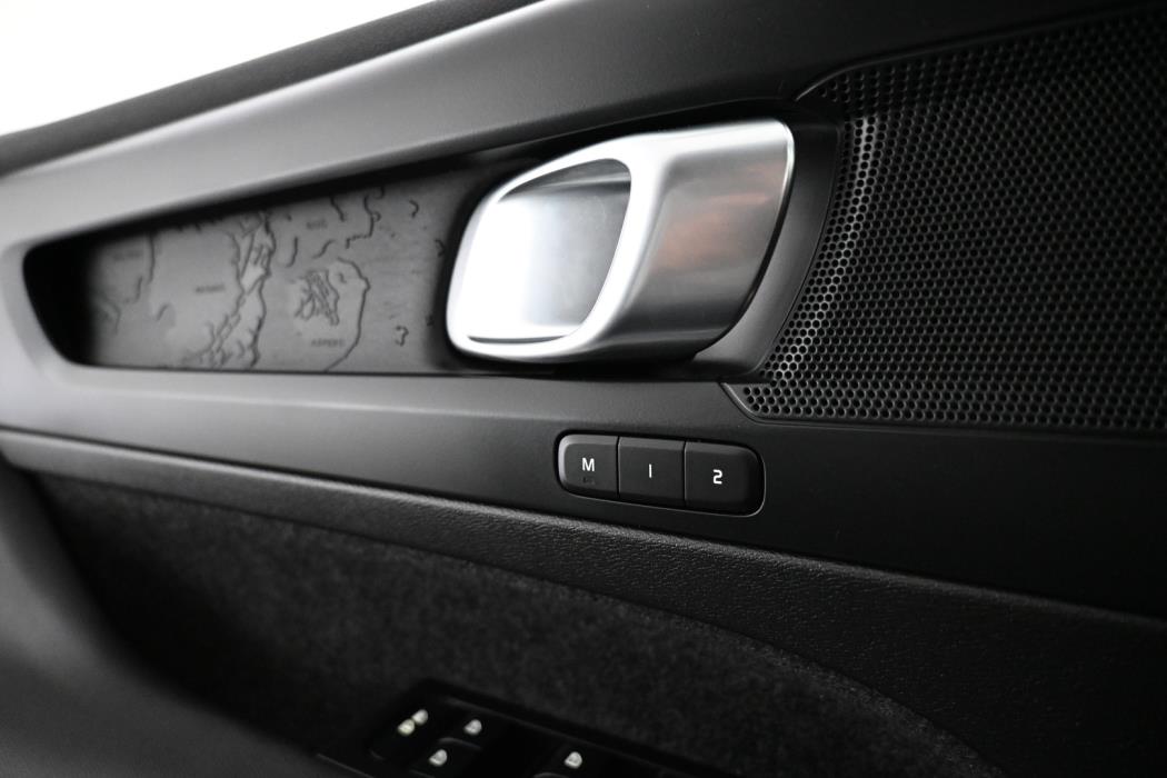 VOLVO XC40 2023