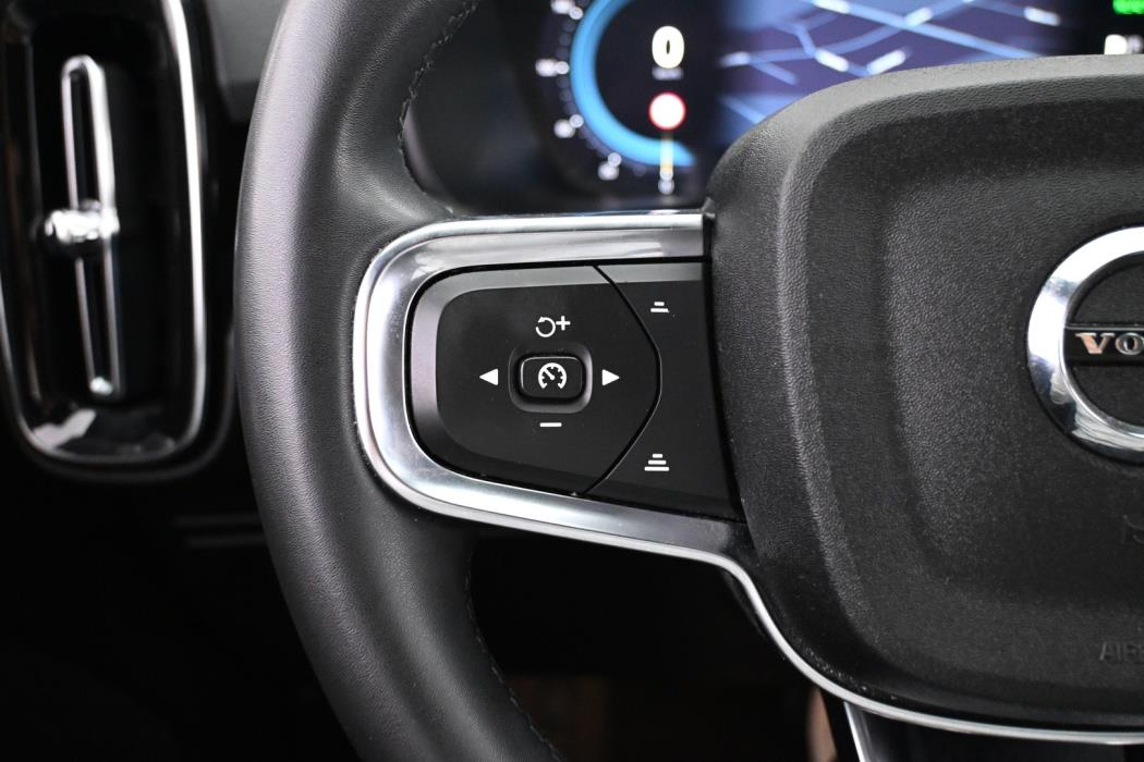 VOLVO XC40 2023
