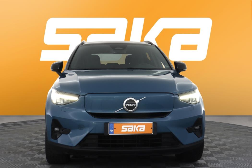 VOLVO XC40 2023