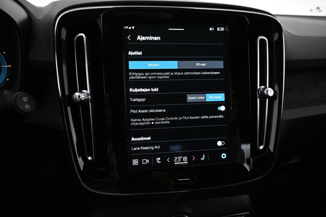 VOLVO XC40 2023