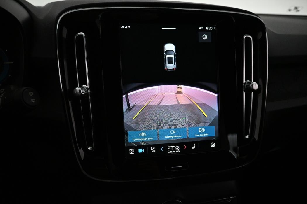 VOLVO XC40 2023