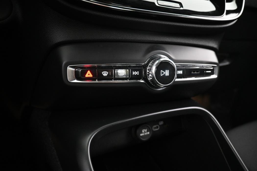 VOLVO XC40 2023