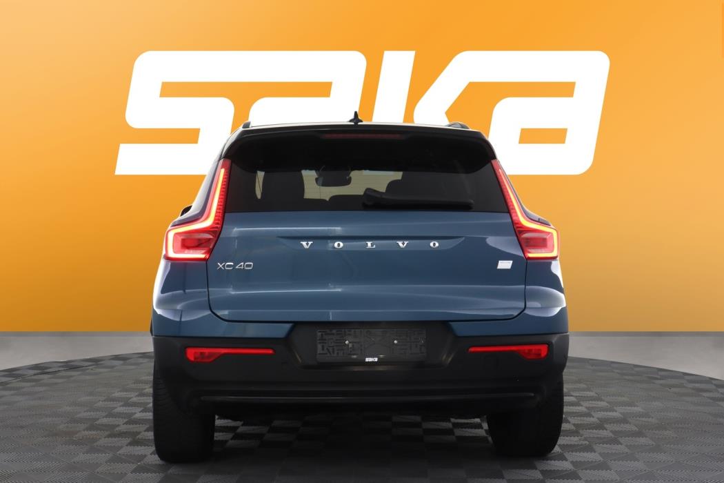 VOLVO XC40 2023