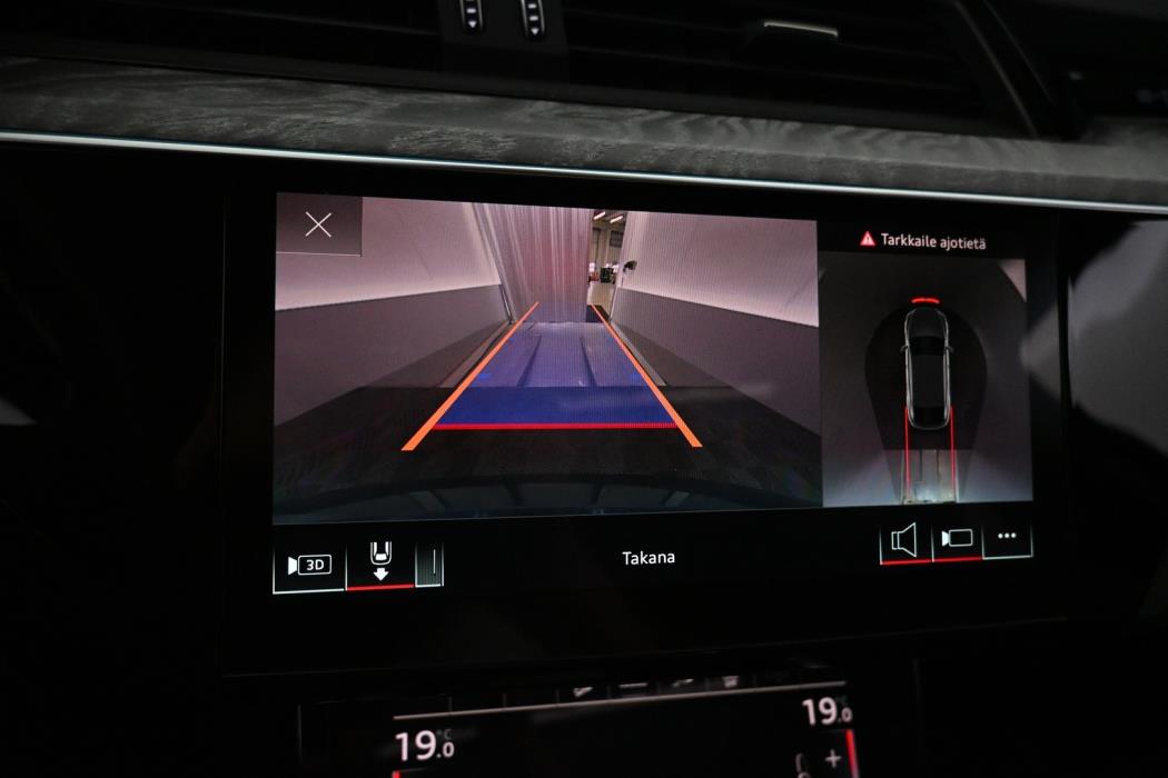 AUDI e-tron 2021