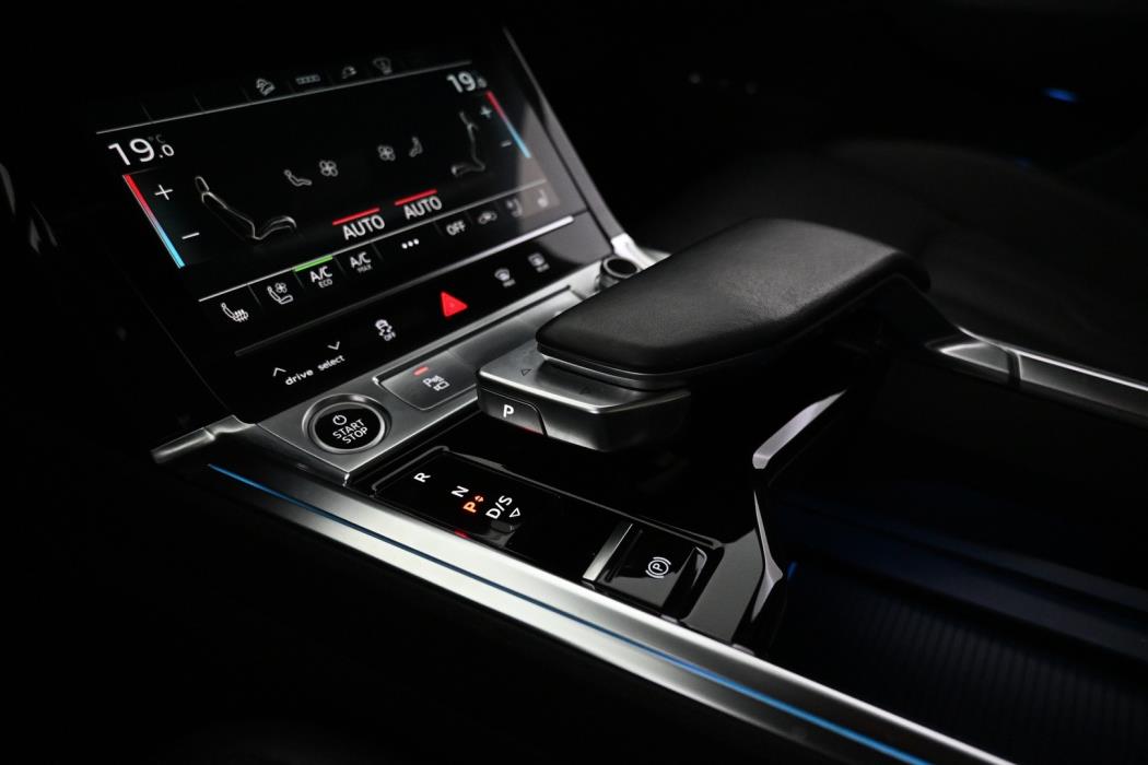 AUDI e-tron 2021