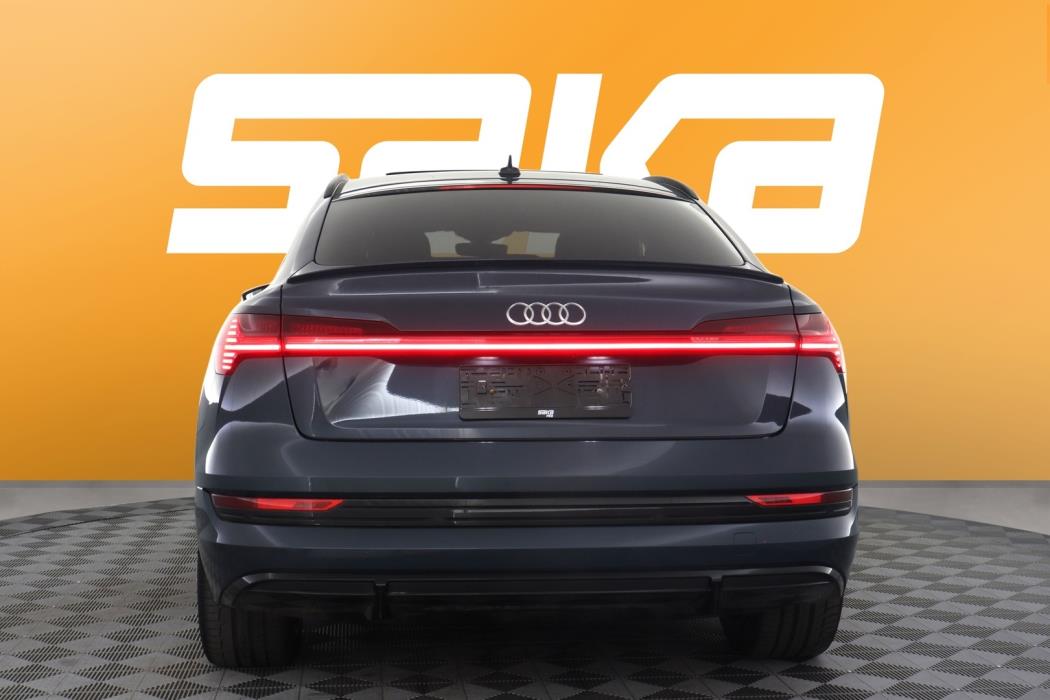 AUDI e-tron 2021