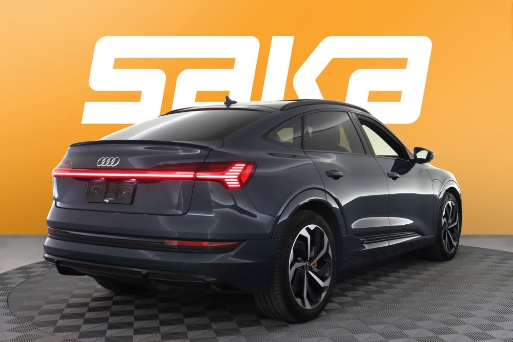 AUDI e-tron 2021