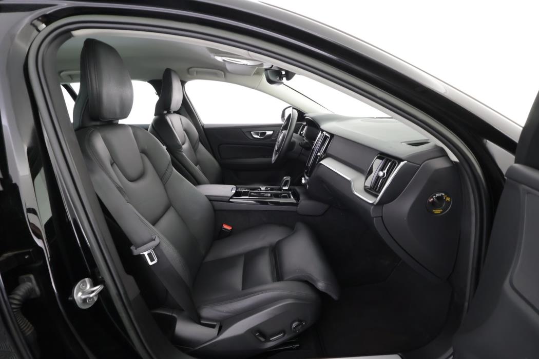 VOLVO V60 2023