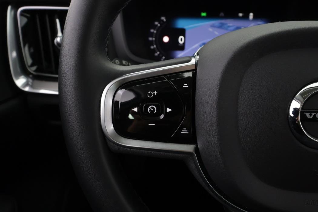 VOLVO V60 2023