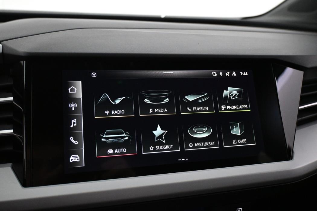 AUDI Q4 e-tron 2022