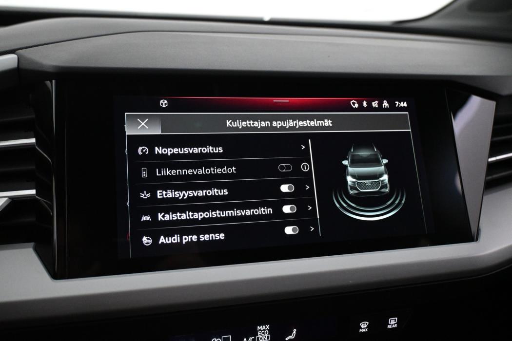 AUDI Q4 e-tron 2022