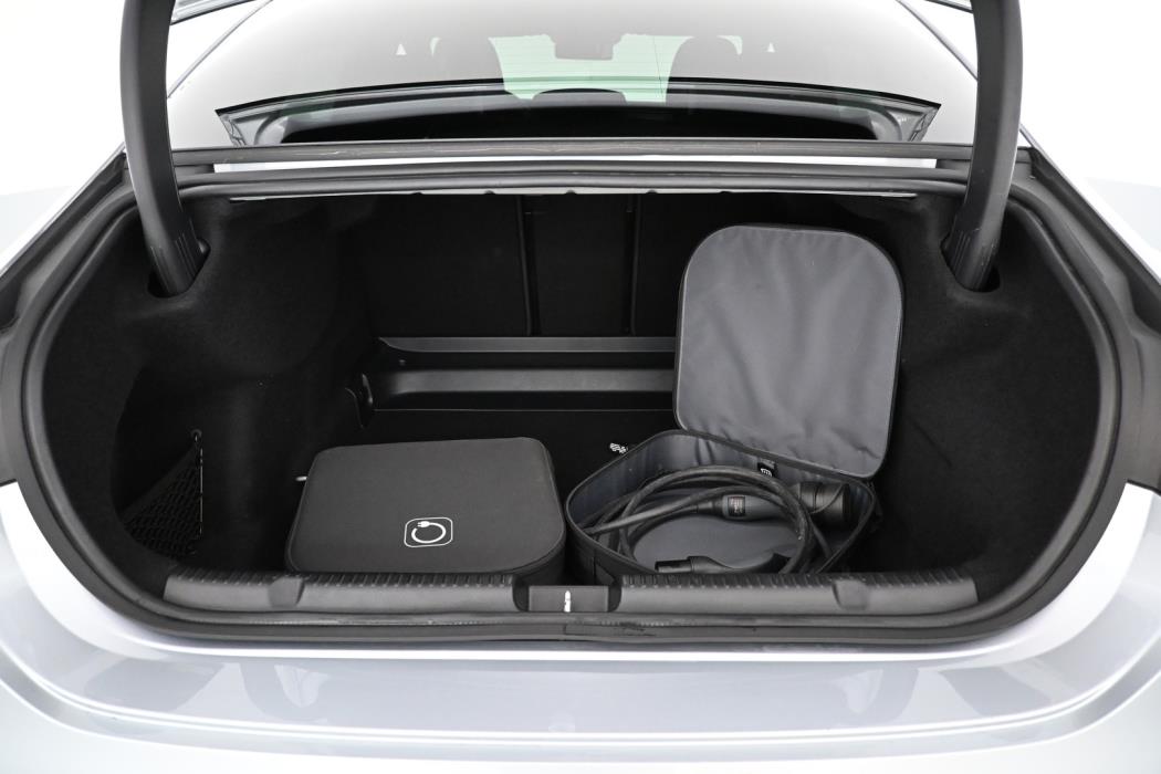 MERCEDES-BENZ EQE 2025